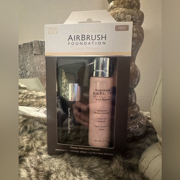 Magic Minerals Airbrush Foundation by Jerome Alexander - Picture 5 of 5